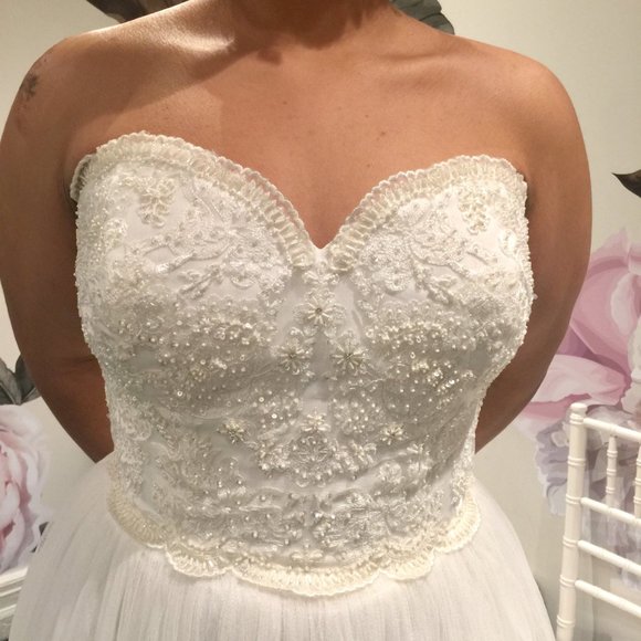 PLUS SIZE WTOO WEDDING GOWN! - Picture 3 of 8